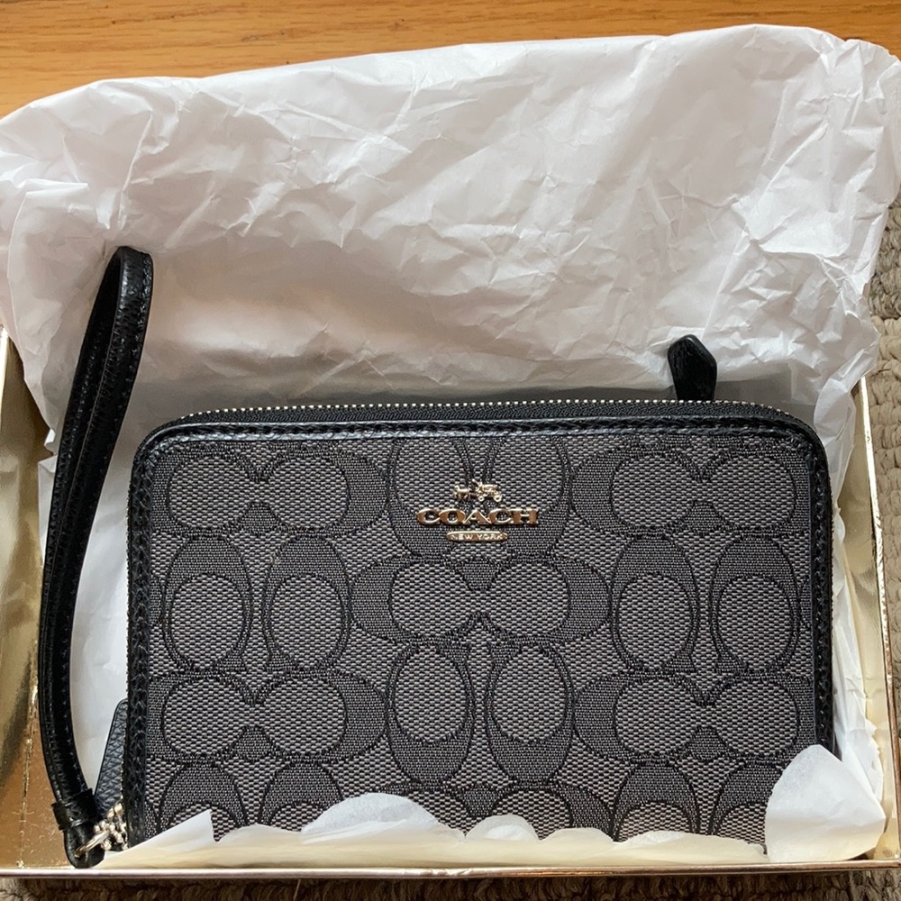 Coach wristlet wallet